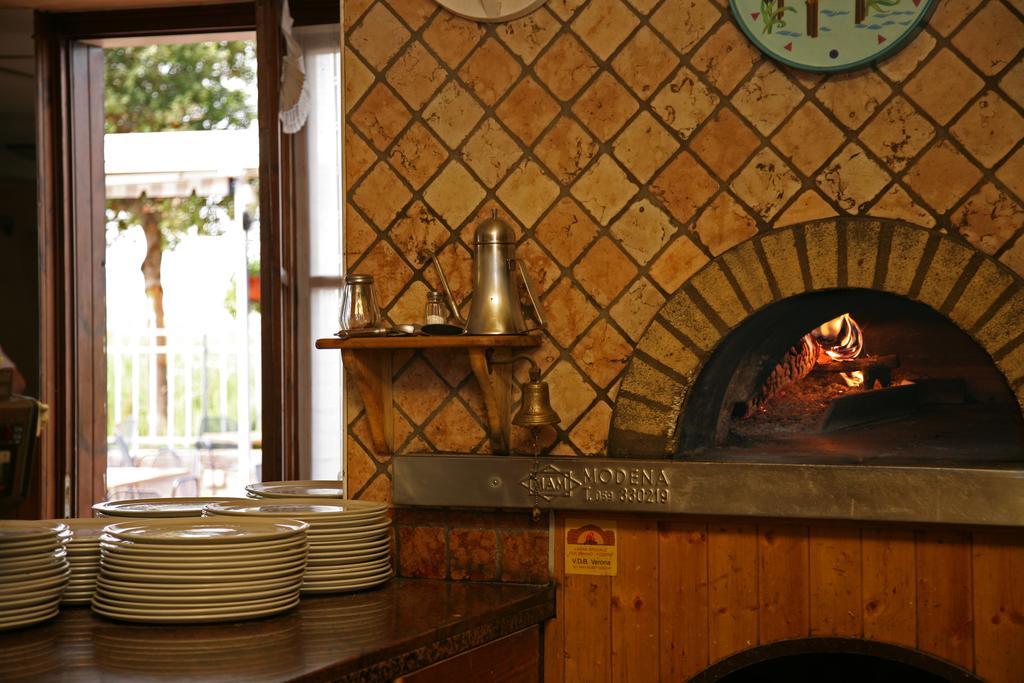 Locanda Le Palafitte Бардолино Екстериор снимка